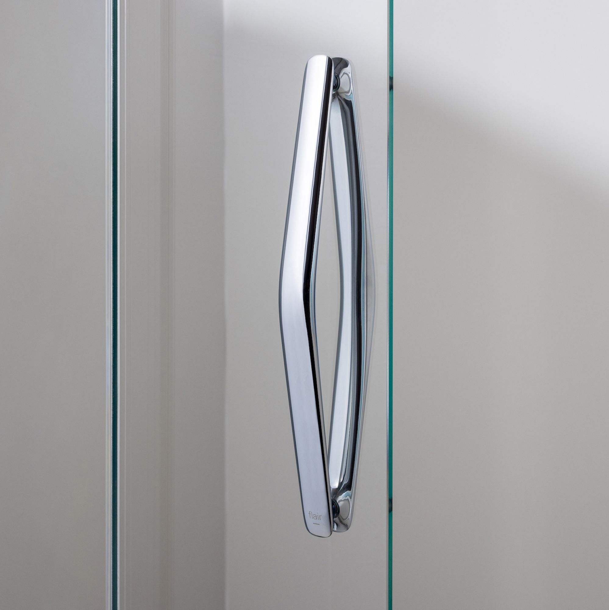 Signature handle design - this unique, sculpted ORO handle is simply a joy to use.